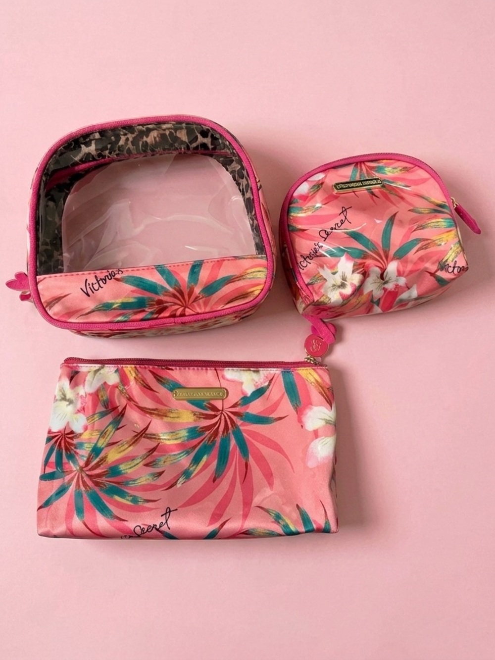 VICTORIA SECRET 3psc
Waterproof PVC Coin Cosmetic Floral Zippered Bag Travel Set - Picture 1 of 4